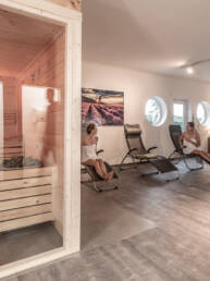 Moderne Sauna im Fitness Park Charly im Westerwald für Entspannung und Regeneration nach dem Training.